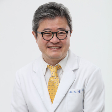 Dr. Doh Jin-Woo, Director at JD Clinic.