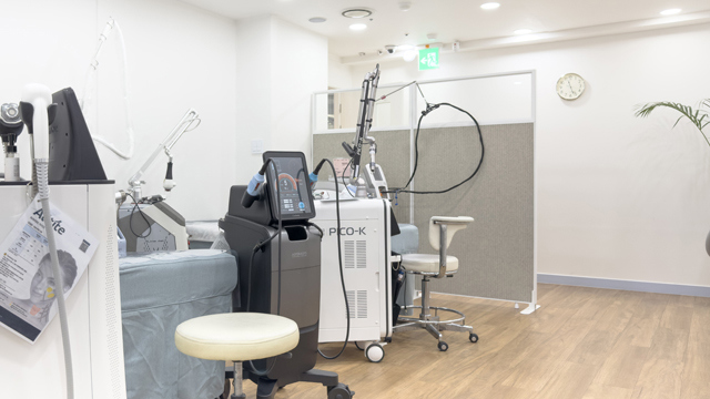 Treatment room at JD Clinic with medical equipment.