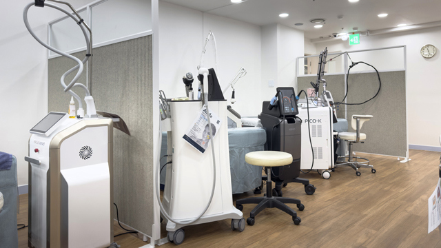 Treatment room at JD Clinic with medical equipment.