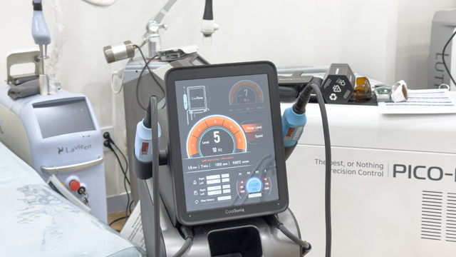 CoolSoniq and other medical devices at JD Clinic.