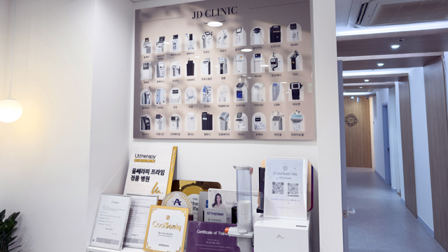 Reception and hallway area at JD Clinic.