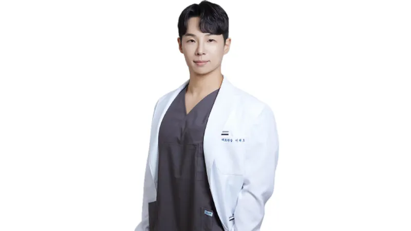 Dr. Chae-Ho Lee, Medical Director at Doctorpetit Hongdae.