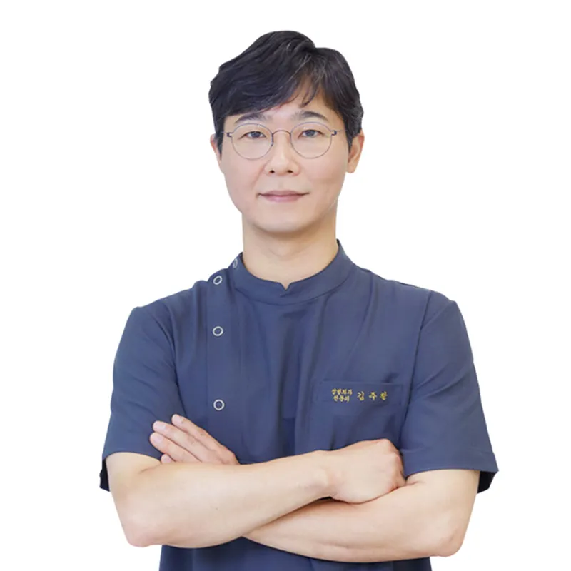 Dr. Ju-Chan Kim, Medical Director