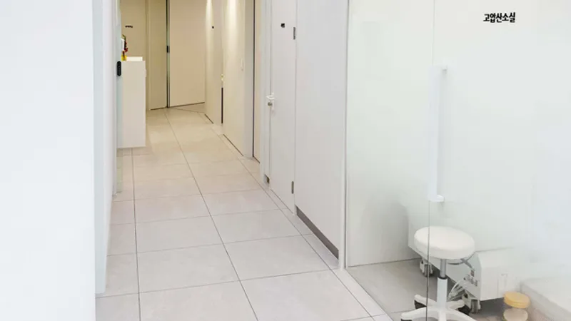 Hallway at Le.J Plastic Surgery with consultation room entrance.